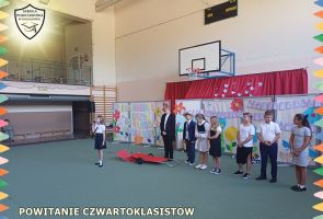 Powiększ obraz: KLASA 5 WITA KLASĘ 4 PO WAKACJACH (10)