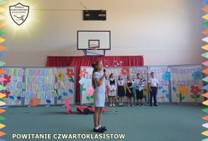 Powiększ obraz: KLASA 5 WITA KLASĘ 4 PO WAKACJACH (3)