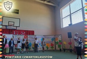 Powiększ obraz: KLASA 5 WITA KLASĘ 4 PO WAKACJACH (5)