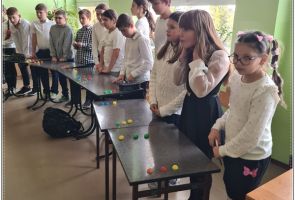 Powiększ obraz: RÓŻNE AKTYWNOŚCI REALIZOWANE NA ZAJĘCIACH PROJEKTOWYCH (3)