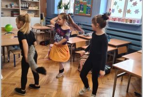 Powiększ obraz: RÓŻNE AKTYWNOŚCI REALIZOWANE NA ZAJĘCIACH PROJEKTOWYCH (10)