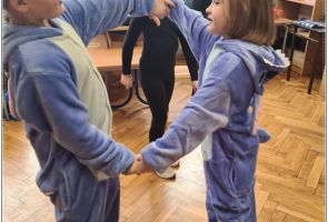 Powiększ obraz: RÓŻNE AKTYWNOŚCI REALIZOWANE NA ZAJĘCIACH PROJEKTOWYCH (9)